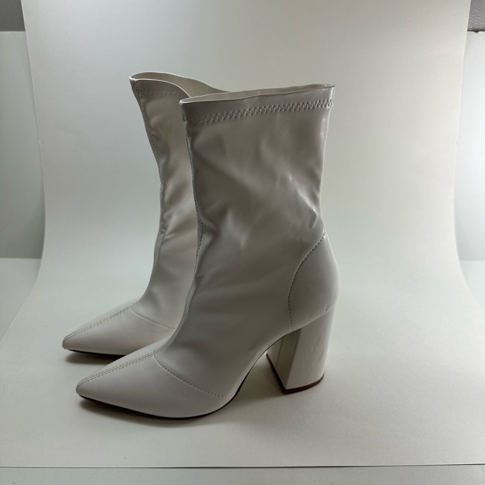 NastyGal White Pointed Toe 4” Heel Boots Socks Size 8.5 EU39 - Picture 3 of 9